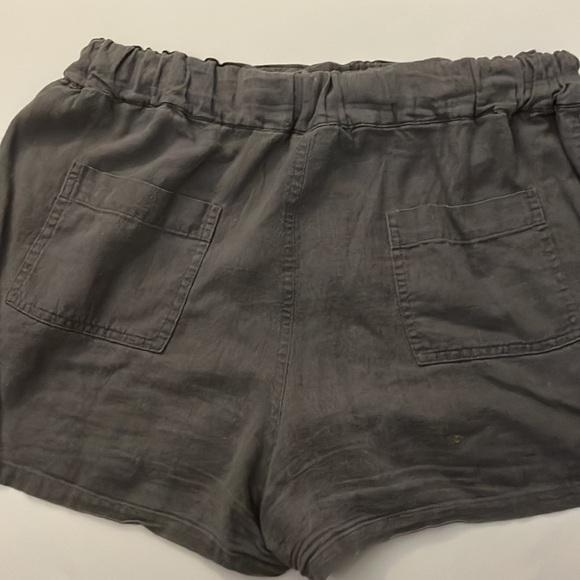 🌻 Grey Fabric High Waist Shorts - Picture 3 of 3